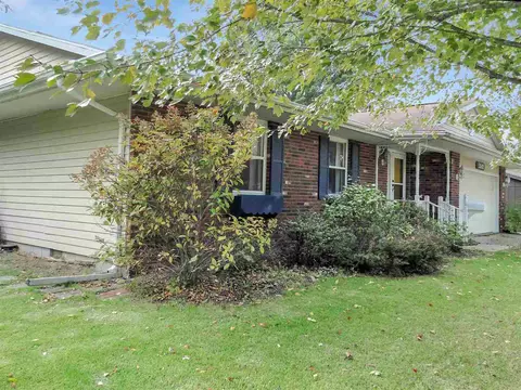 1801 Riverview Dr, Macomb, IL 61455 photo 2