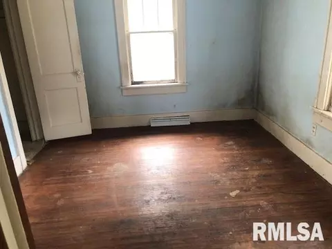 845 S Johnson St, Macomb, IL 61455 photo 3