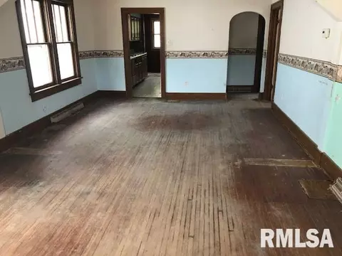 845 S Johnson St, Macomb, IL 61455 photo 2
