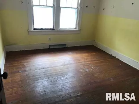 845 S Johnson St, Macomb, IL 61455 photo 4
