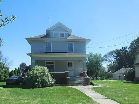 435 E Walnut St, Washburn, IL 61570 photo 1
