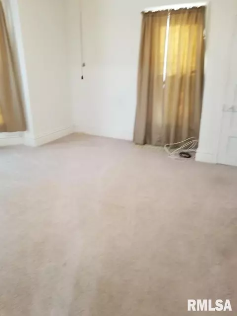 705 Elm St, Canton, IL 61520 photo 7