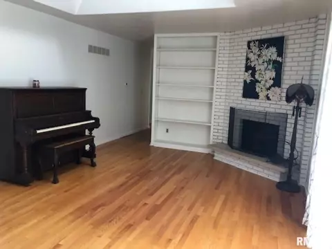 501 Meadow Dr, Macomb, IL 61455 photo 11