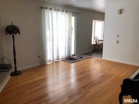 501 Meadow Dr, Macomb, IL 61455 photo 13
