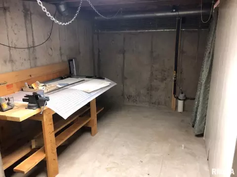 501 Meadow Dr, Macomb, IL 61455 photo 32