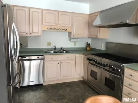 501 Meadow Dr, Macomb, IL 61455 photo 7