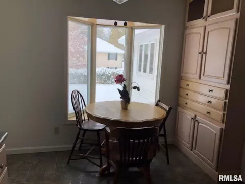 501 Meadow Dr, Macomb, IL 61455 photo 9