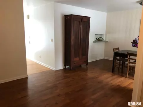 501 Meadow Dr, Macomb, IL 61455 photo 5