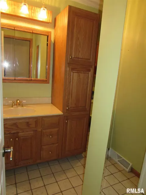 304 Crestview Dr, Metamora, IL 61548 photo 14