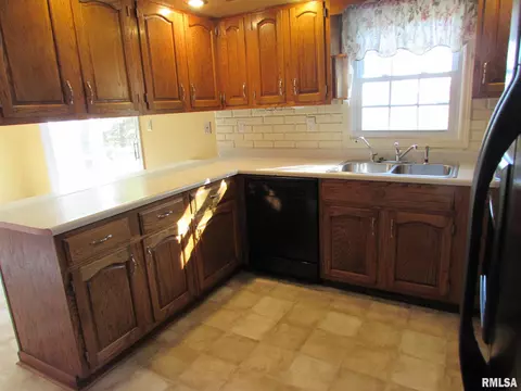304 Crestview Dr, Metamora, IL 61548 photo 6