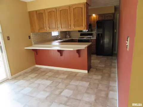 304 Crestview Dr, Metamora, IL 61548 photo 7