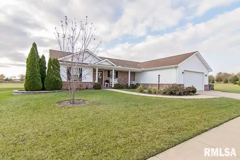 1217 Greenview Dr, Eureka, IL 61530 photo 2