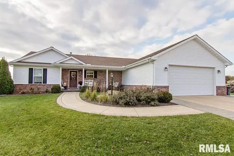 1217 Greenview Dr, Eureka, IL 61530 photo 1