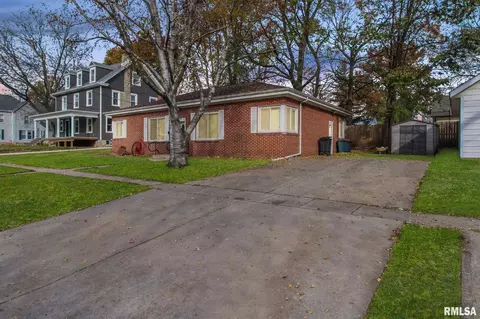 105 W Burton St, Eureka, IL 61530 photo 1