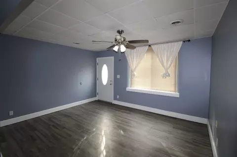 105 W Burton St, Eureka, IL 61530 photo 3