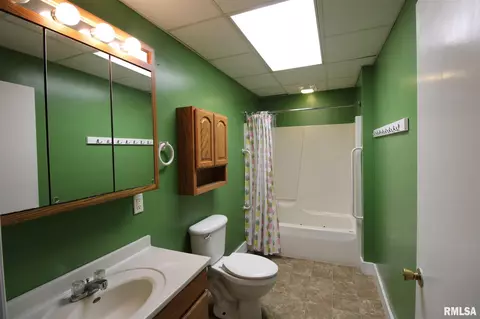 105 W Burton St, Eureka, IL 61530 photo 11