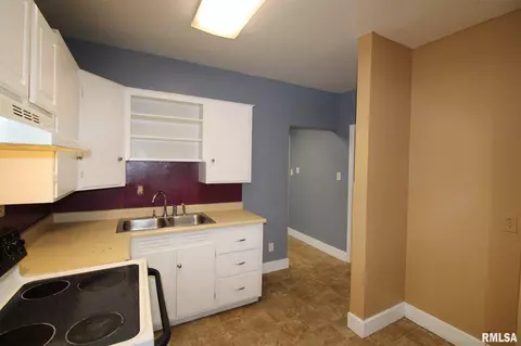 105 W Burton St, Eureka, IL 61530 photo 10