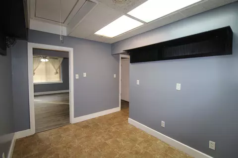 105 W Burton St, Eureka, IL 61530 photo 4