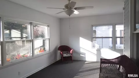 605 S Randolph St, Macomb, IL 61455 photo 4