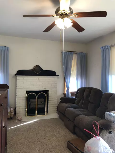 1212 E Jackson St, Macomb, IL 61455 photo 2