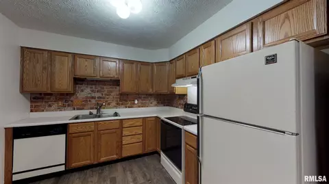 110 Grandview Cir # A, Eureka, IL 61530 photo 11