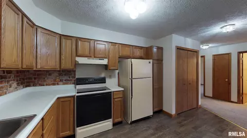 110 Grandview Cir # A, Eureka, IL 61530 photo 12