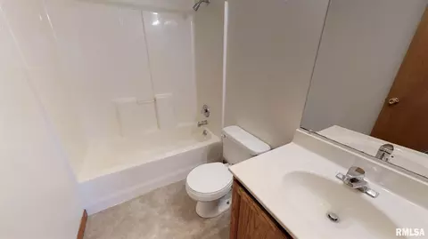 110 Grandview Cir # A, Eureka, IL 61530 photo 22