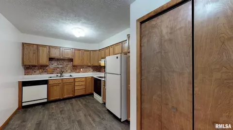 110 Grandview Cir # A, Eureka, IL 61530 photo 10