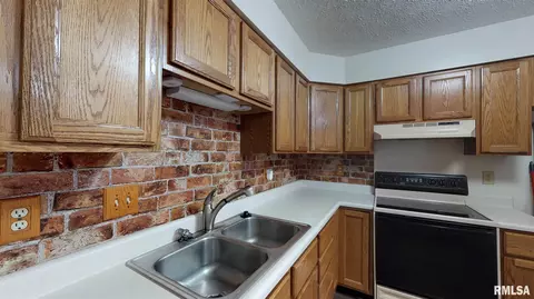 110 Grandview Cir # A, Eureka, IL 61530 photo 13