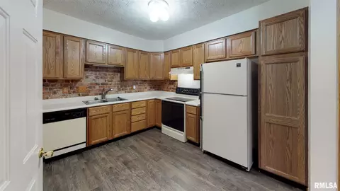 110 Grandview Cir # A, Eureka, IL 61530 photo 9