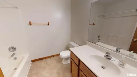 110 Grandview Cir # A, Eureka, IL 61530 photo 15