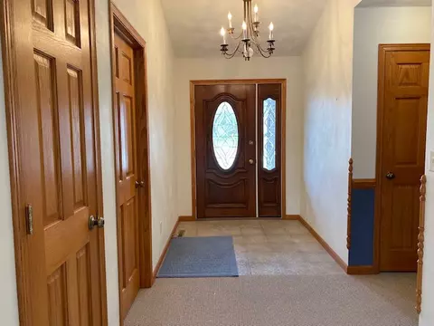 1308 E Juniper St, Canton, IL 61520 photo 2