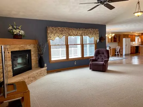 1308 E Juniper St, Canton, IL 61520 photo 4