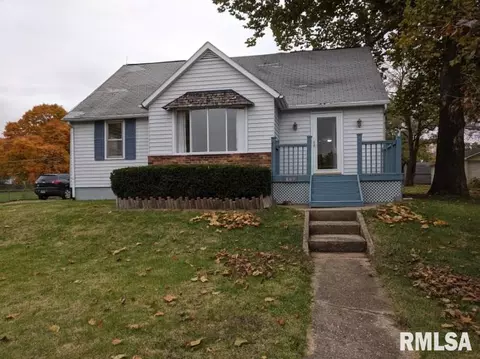 809 E 2nd St, Delavan, IL 61734 photo 1
