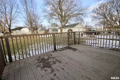 809 E 2nd St, Delavan, IL 61734 photo 28