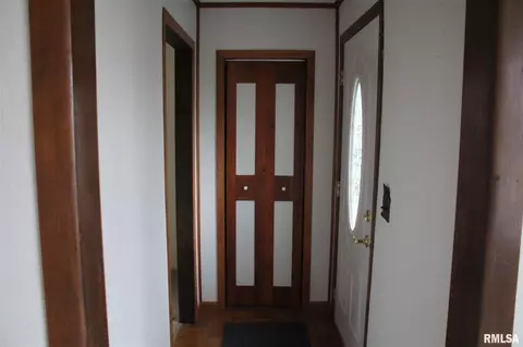809 E 2nd St, Delavan, IL 61734 photo 3
