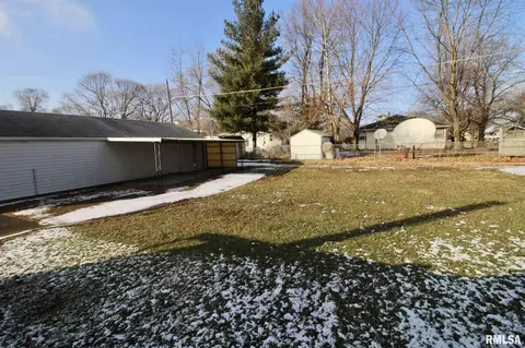 809 E 2nd St, Delavan, IL 61734 photo 31