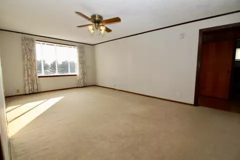 809 E 2nd St, Delavan, IL 61734 photo 5
