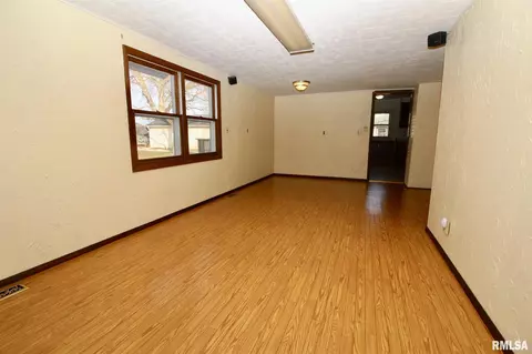 809 E 2nd St, Delavan, IL 61734 photo 16