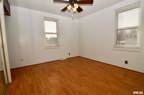809 E 2nd St, Delavan, IL 61734 photo 18