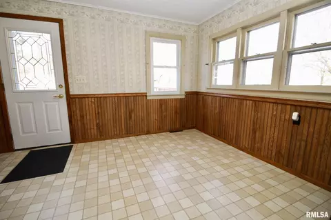 809 E 2nd St, Delavan, IL 61734 photo 11