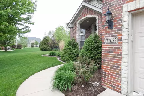11032 N Moonstone Ct, Dunlap, IL 61525 photo 2