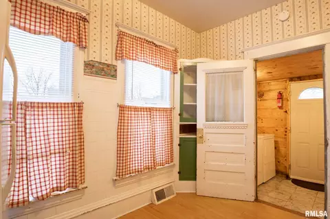 627 Main St, Cuba, IL 61427 photo 7