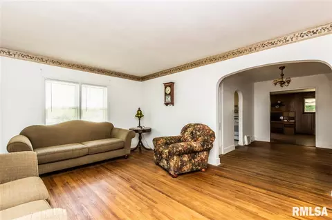 808 Williams St, Henry, IL 61537 photo 3