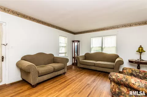 808 Williams St, Henry, IL 61537 photo 4