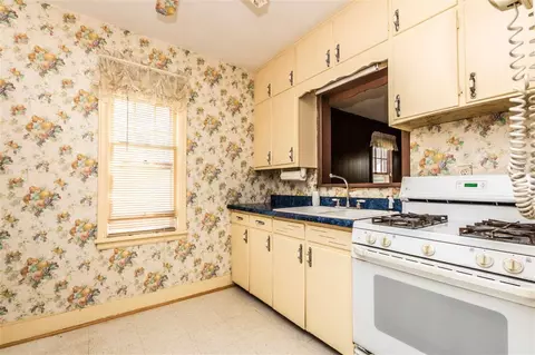 808 Williams St, Henry, IL 61537 photo 9