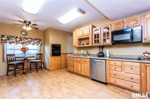 450 E Walnut St, Washburn, IL 61570 photo 9