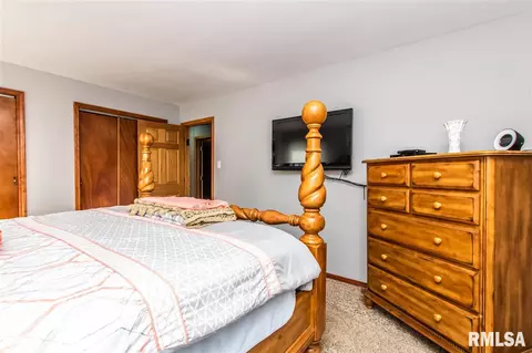 450 E Walnut St, Washburn, IL 61570 photo 28