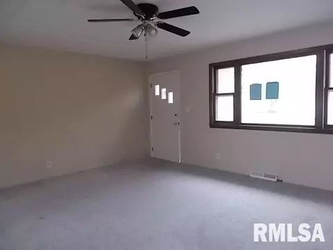 112 S College St, Macomb, IL 61455 photo 5