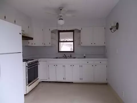 112 S College St, Macomb, IL 61455 photo 3